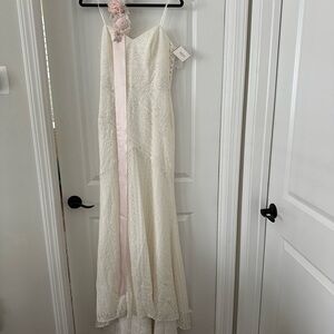 Elegant Cream Lace Wedding Dress